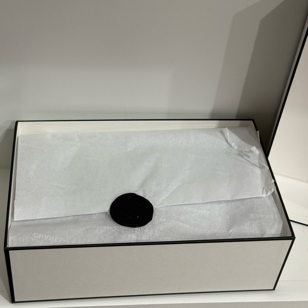 Chanel Gift Box - Picture 9 of 15